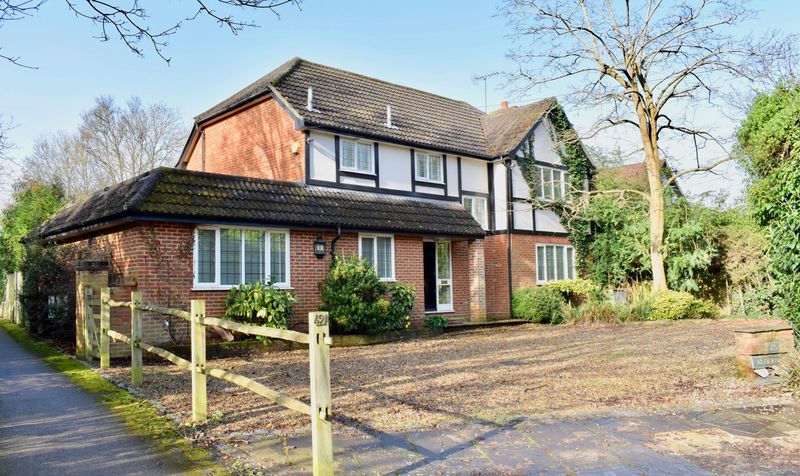 Harriotts Lane, Ashtead, KT21