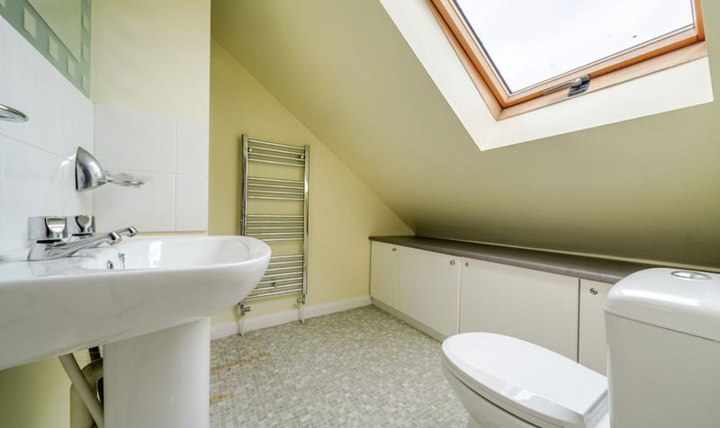 The Greenway, Epsom, KT18