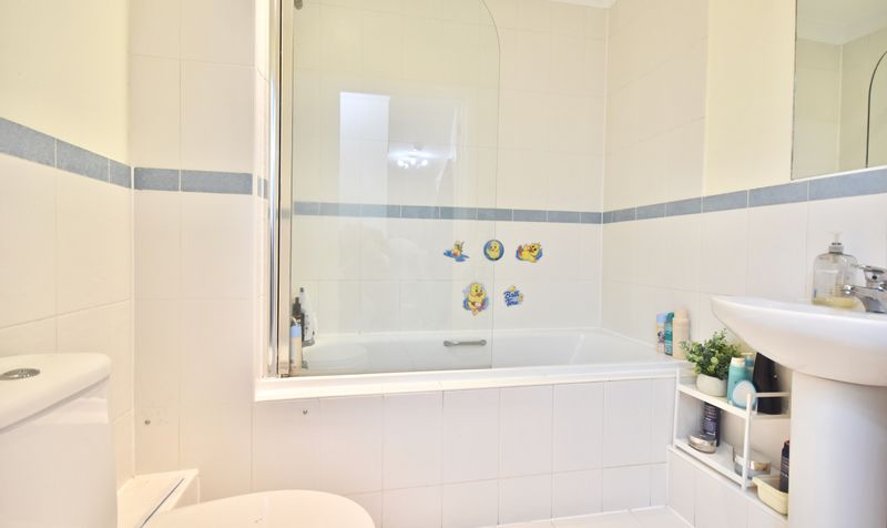 Leret Way, Royal Swan Quarter Leret Way, KT22
