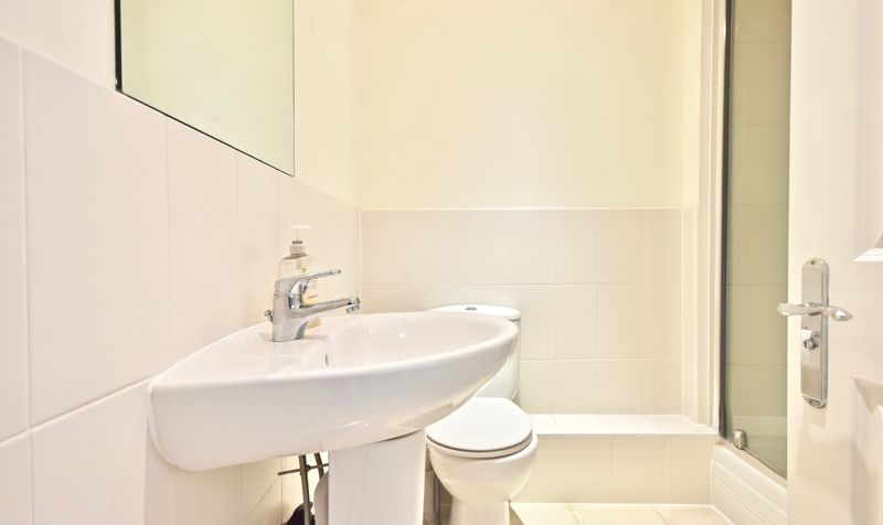 Leret Way, Royal Swan Quarter Leret Way, KT22