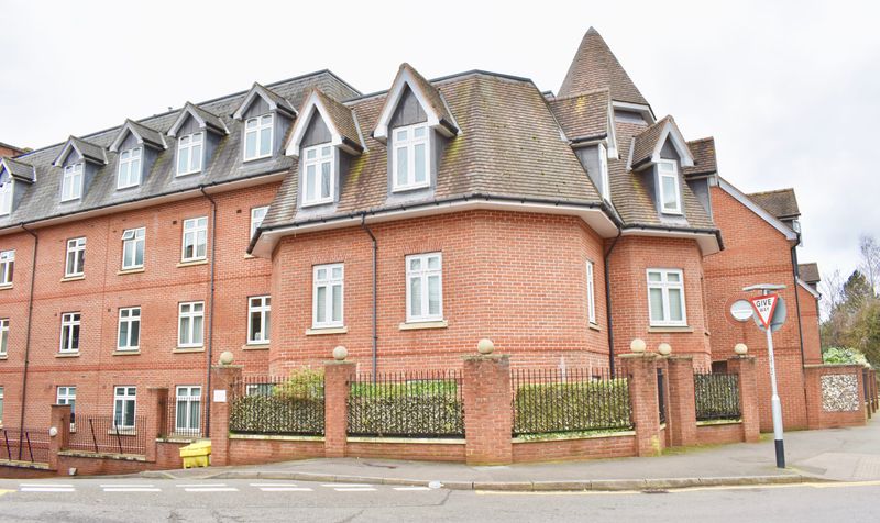 Leret Way, Royal Swan Quarter Leret Way, KT22