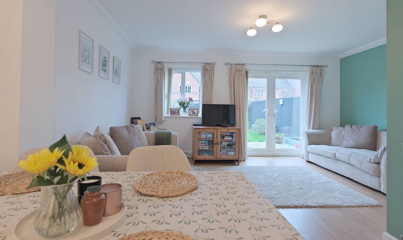 3 Bedroom House For Sale &ndash; Signal Close, Henlow, SG16 3