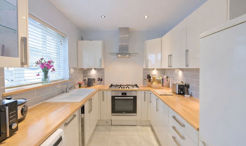 3 Bedroom House For Sale &ndash; Signal Close, Henlow, SG16 2