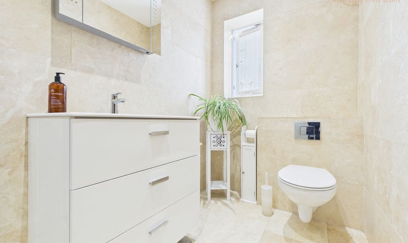 Lakeside Close, Upton, CH2