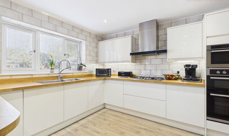 Lakeside Close, Upton, CH2