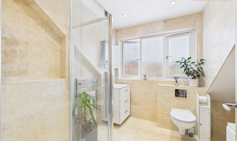 Lakeside Close, Upton, CH2