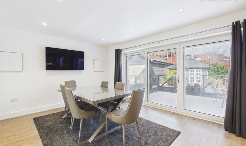 Lakeside Close, Upton, CH2