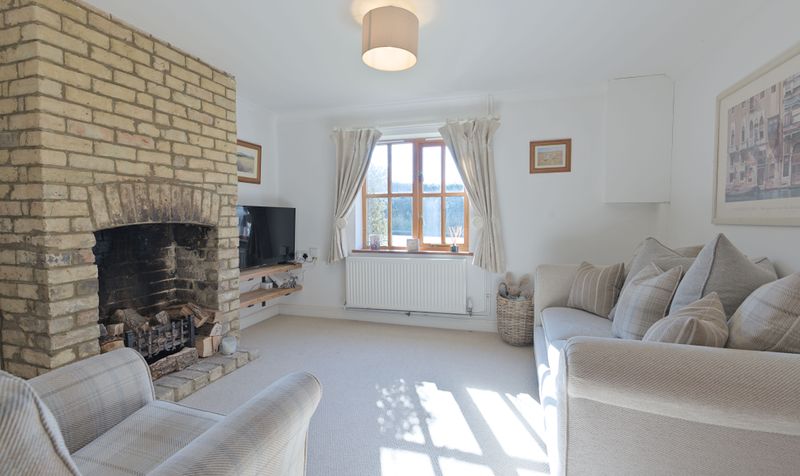 3 Bedroom House For Sale &ndash; Newtown, Henlow, SG16 3