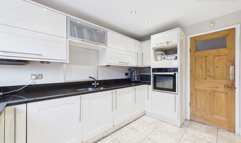 Weaver Grove, Mickle Trafford, CH2