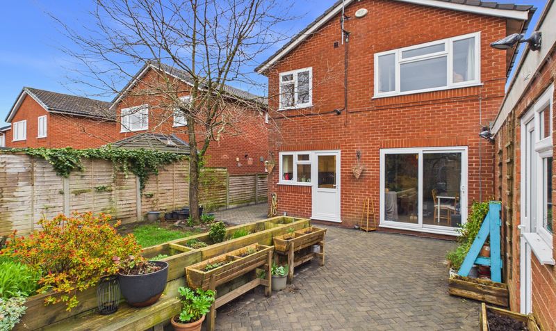 Weaver Grove, Mickle Trafford, CH2