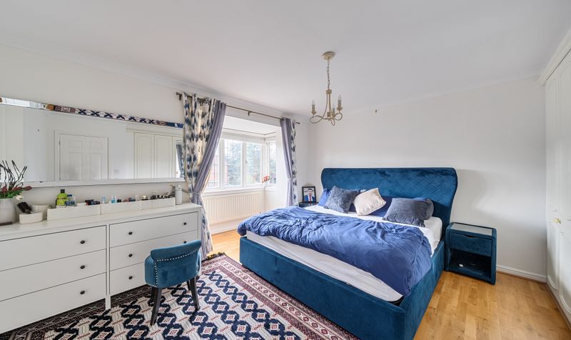 Lady Harewood Way, Epsom, KT19