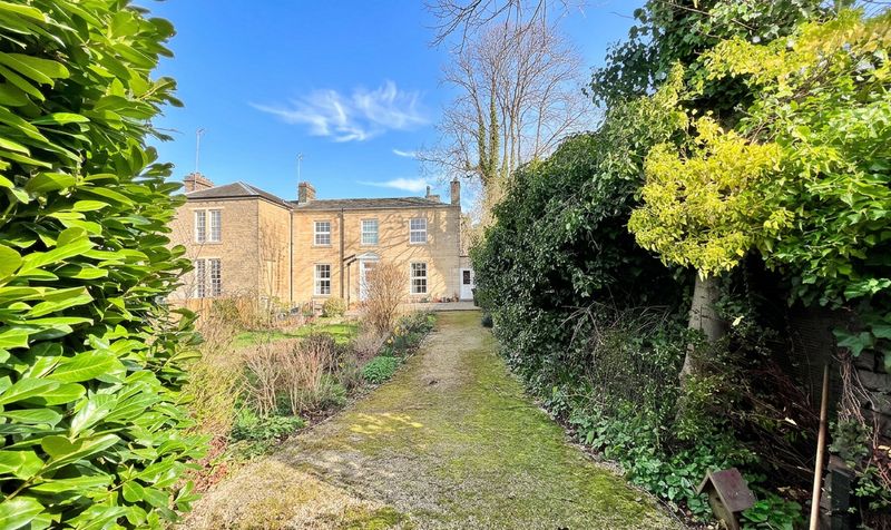 Cowms Lodge, Lascelles Hall Road, Lascelles Hall