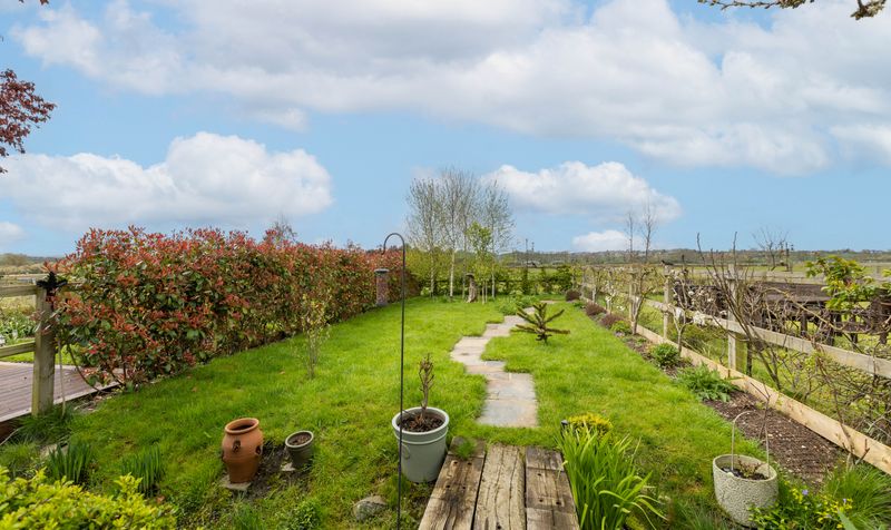 2 Bedroom House For Sale &ndash; Bury Road, Shillington, SG5 3