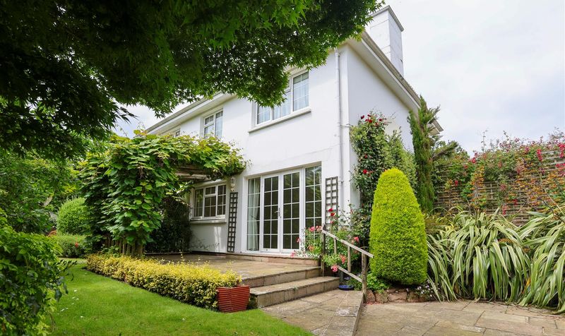 Gorey Coast Road, Grouville, JE3