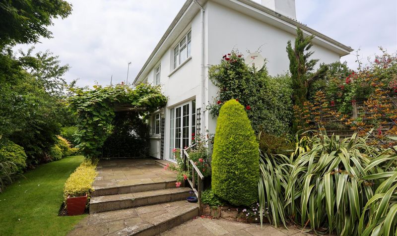 Gorey Coast Road, Grouville, JE3