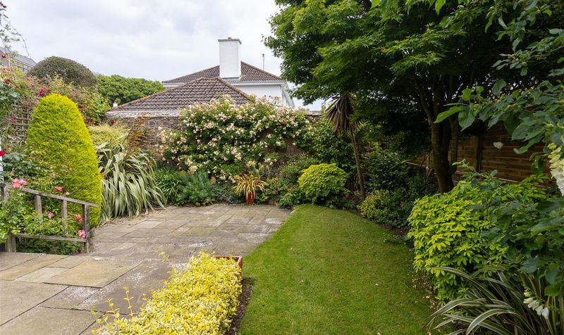Gorey Coast Road, Grouville, JE3