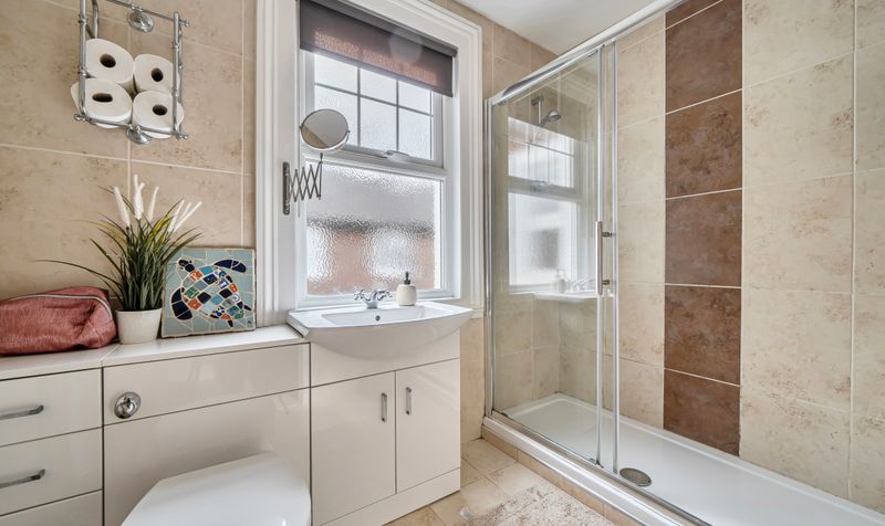 Caenwood Road, Ashtead, KT21