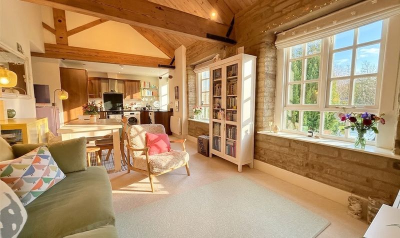 Whitley Willows, Lepton, HD8