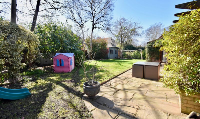Aston Close, Ashtead, KT21