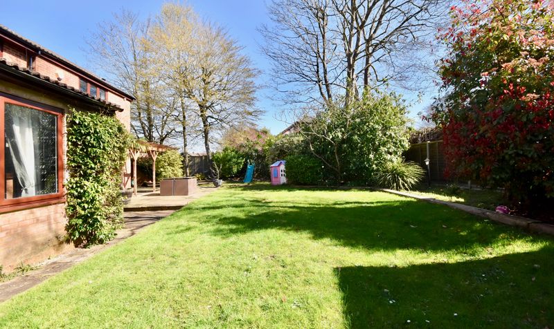 Aston Close, Ashtead, KT21
