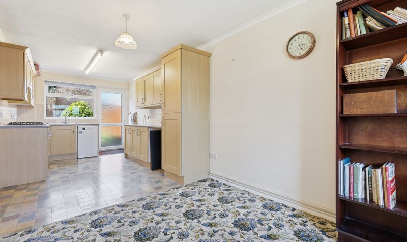 3 Bedroom Bungalow For Sale &ndash; Lavender Way, Hitchin, SG5 2