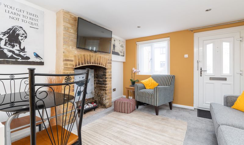 2 Bedroom House For Sale &ndash; Hillfoot Road, Shillington, SG5 2