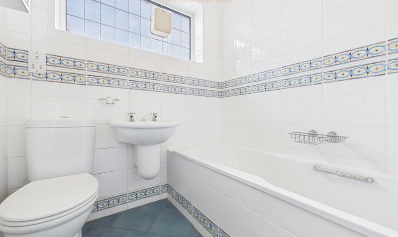 Rushton Drive, Upton, CH2