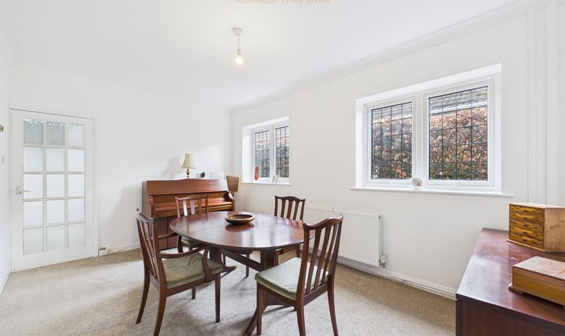 Rushton Drive, Upton, CH2