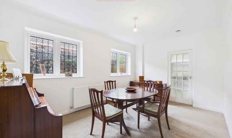 Rushton Drive, Upton, CH2