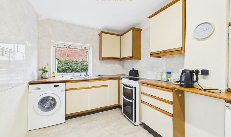 Canadian Avenue, Hoole, CH2