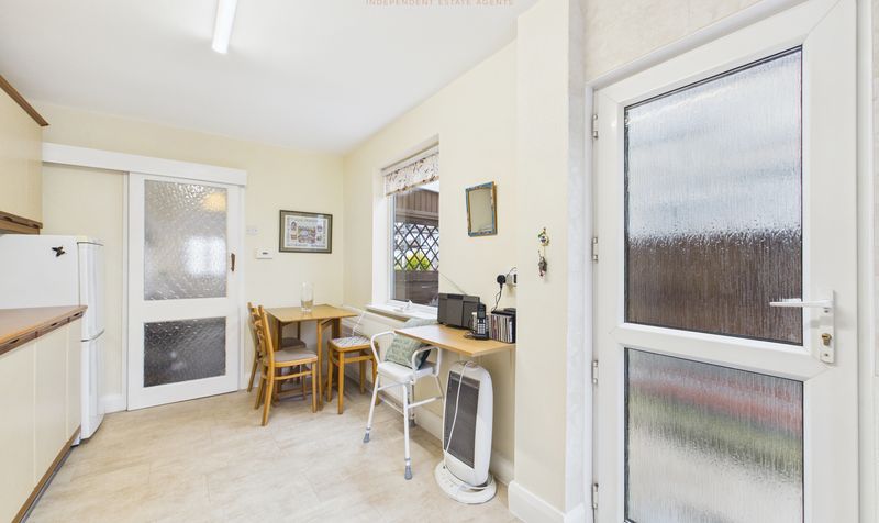 Canadian Avenue, Hoole, CH2