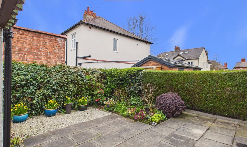 Canadian Avenue, Hoole, CH2