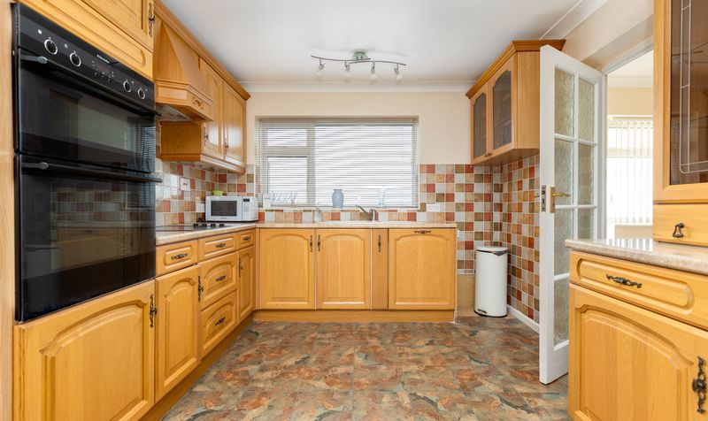 3 Bedroom Bungalow For Sale &ndash; Stotfold Road, Hitchin, SG4 2