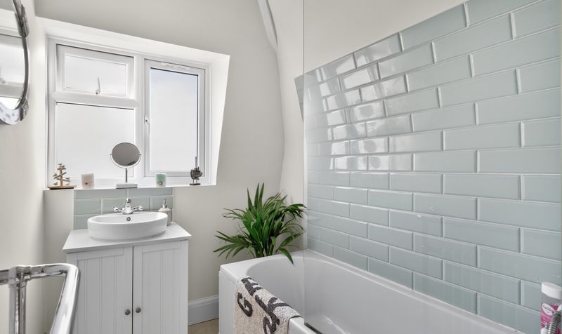 Reigate Road, Epsom, KT17
