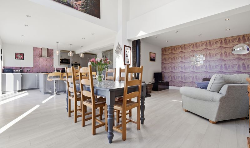 6 Bedroom House For Sale &ndash; Whitehill Road, Hitchin, SG4 3