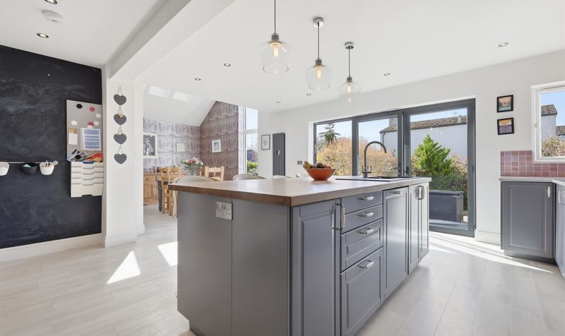 6 Bedroom House For Sale &ndash; Whitehill Road, Hitchin, SG4 2