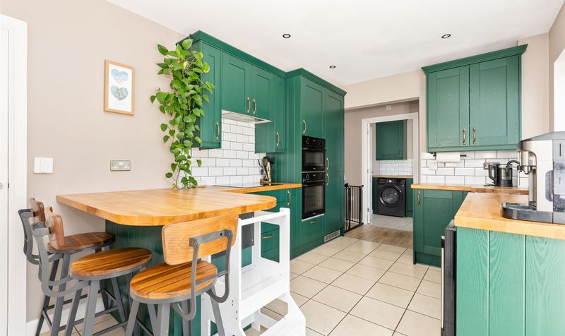 4 Bedroom House For Sale &ndash; Hardy Way, Fairfield, SG5 3