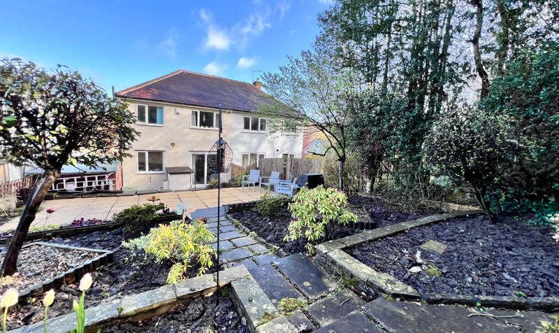 Albany Drive, Huddersfield, HD5