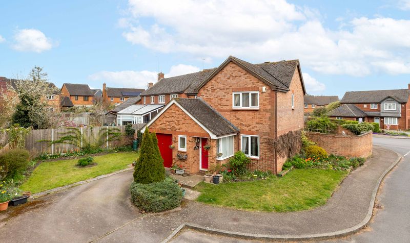 3 Bedroom House For Sale &ndash; Sycamore Close, St. Ippolyts, SG4