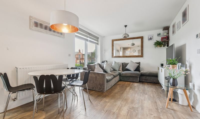 2 Bedroom Apartment For Sale &ndash; Allwoods Place, Hitchin, SG4 3