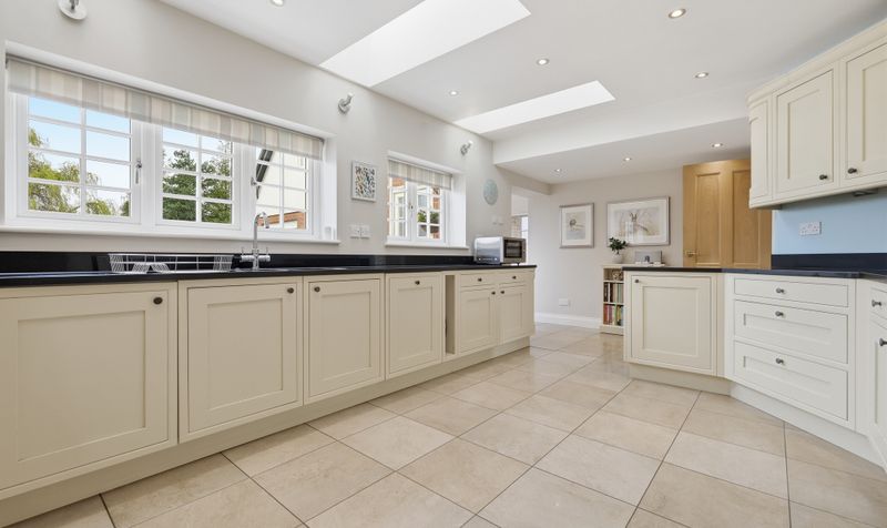 4 Bedroom House For Sale &ndash; Fore Street, Weston, SG4 3