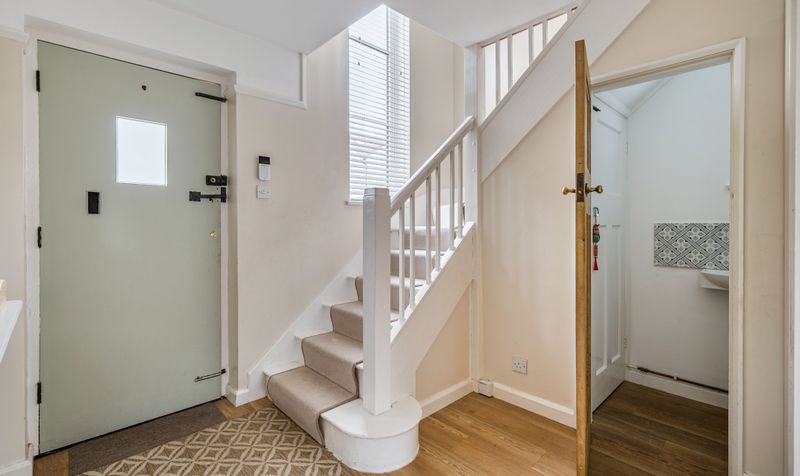 Kingston Avenue, Leatherhead, KT22