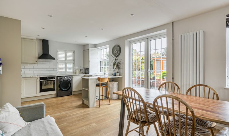 Kingston Avenue, Leatherhead, KT22