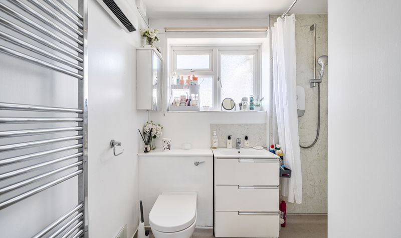 Broome Close, Headley, KT18