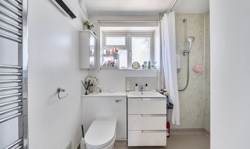 Broome Close, Headley, KT18