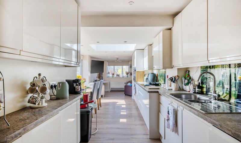 Broome Close, Headley, KT18