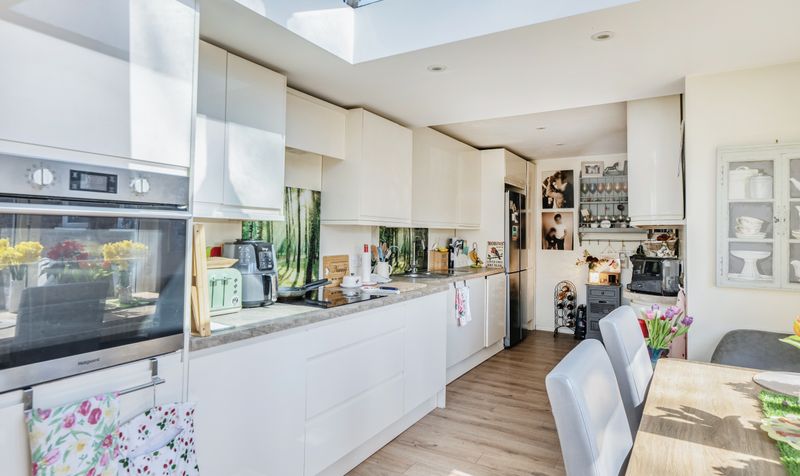 Broome Close, Headley, KT18