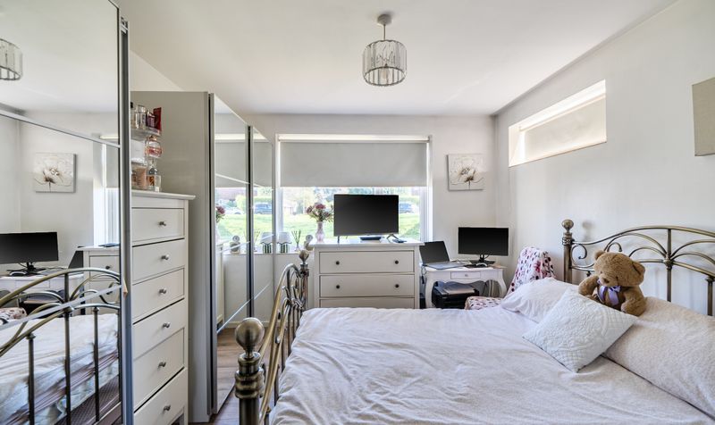 Broome Close, Headley, KT18