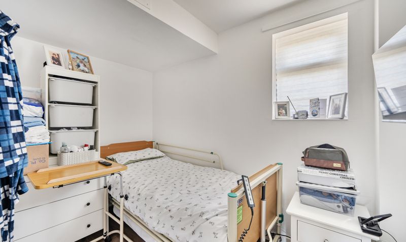 Broome Close, Headley, KT18