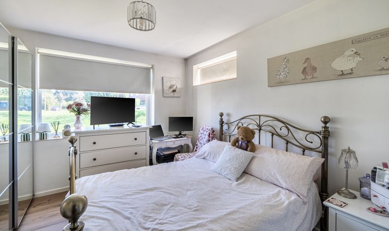 Broome Close, Headley, KT18